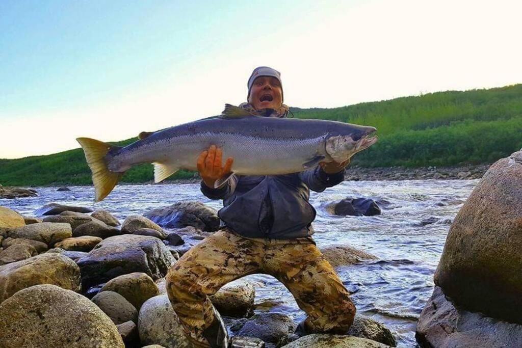 Шале Aurora mökki porealtaalla Lapissa Tenojoen rannassa Нуоргам-45